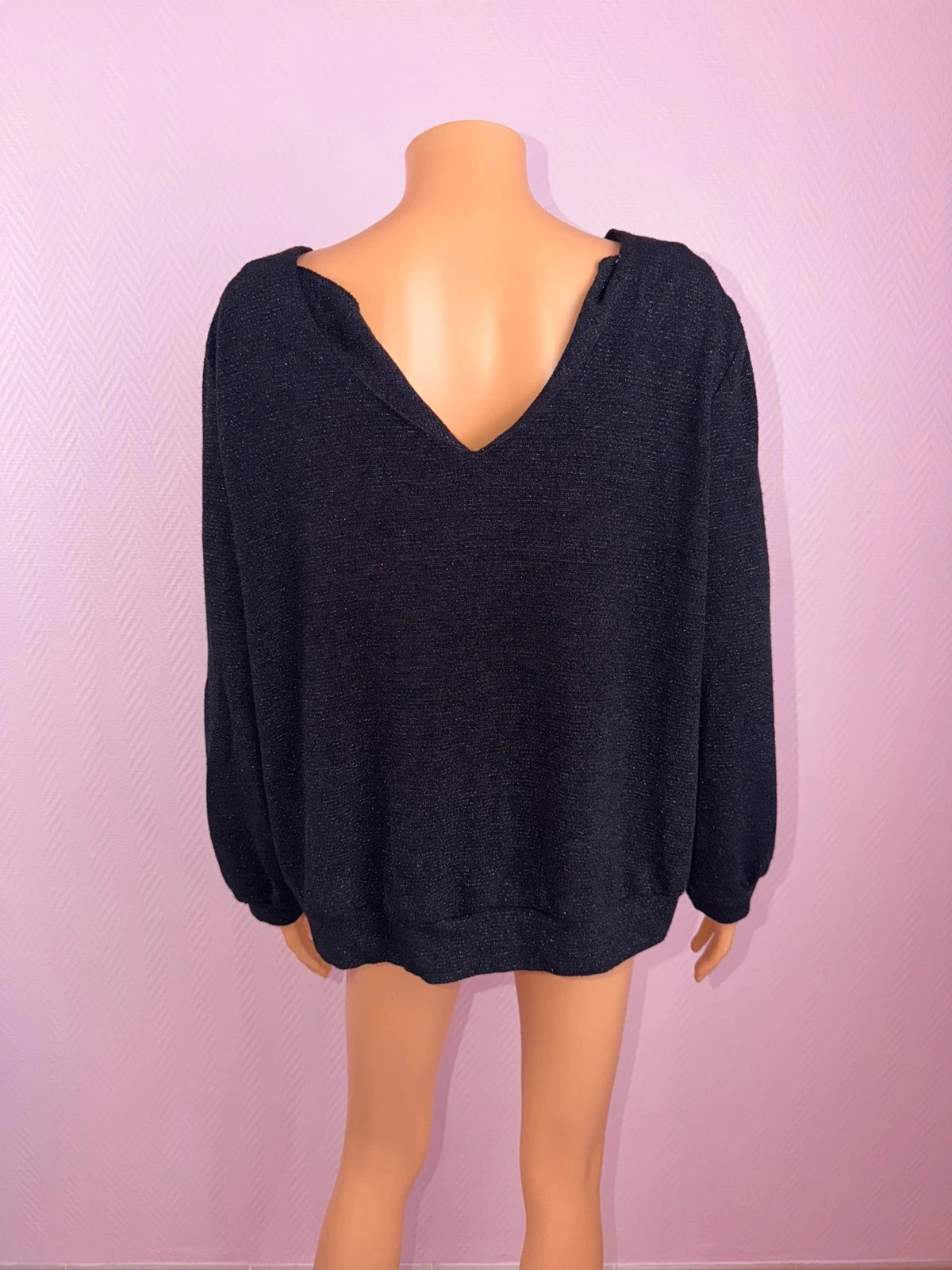 Shiny pull-style women's t-shirt, lightweight, never worn – photo 4